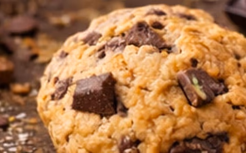Chocolat en morceaux : taille, dosage, et effet sur la texture des cookies